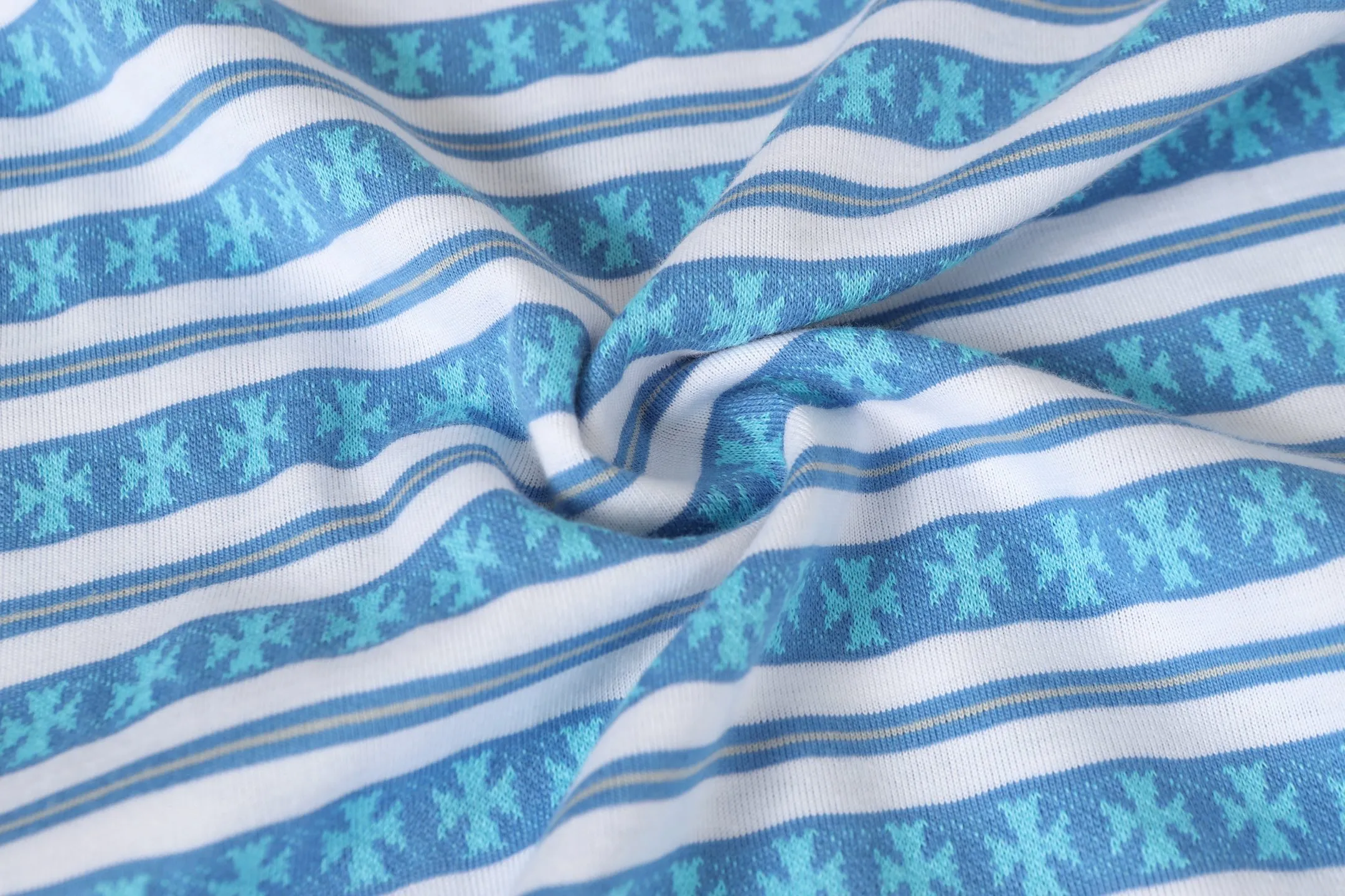 P160 -Chrome Hearts/Chrome Hearts 25ss season's most popular striped yarn-dyed short-sleeved T-shirt -High weight, high density and high quality. The wool is soft, delicate and skin-friendly. It feels soft and silky. It has excellent warmth and skin-friendly properties. -Custom-woven and dyed, no color difference, no matter the fabric or workmanship details. Overwhelms the ordinary version on the market. -Colour: Gray Blue Green -Size: S M L XL